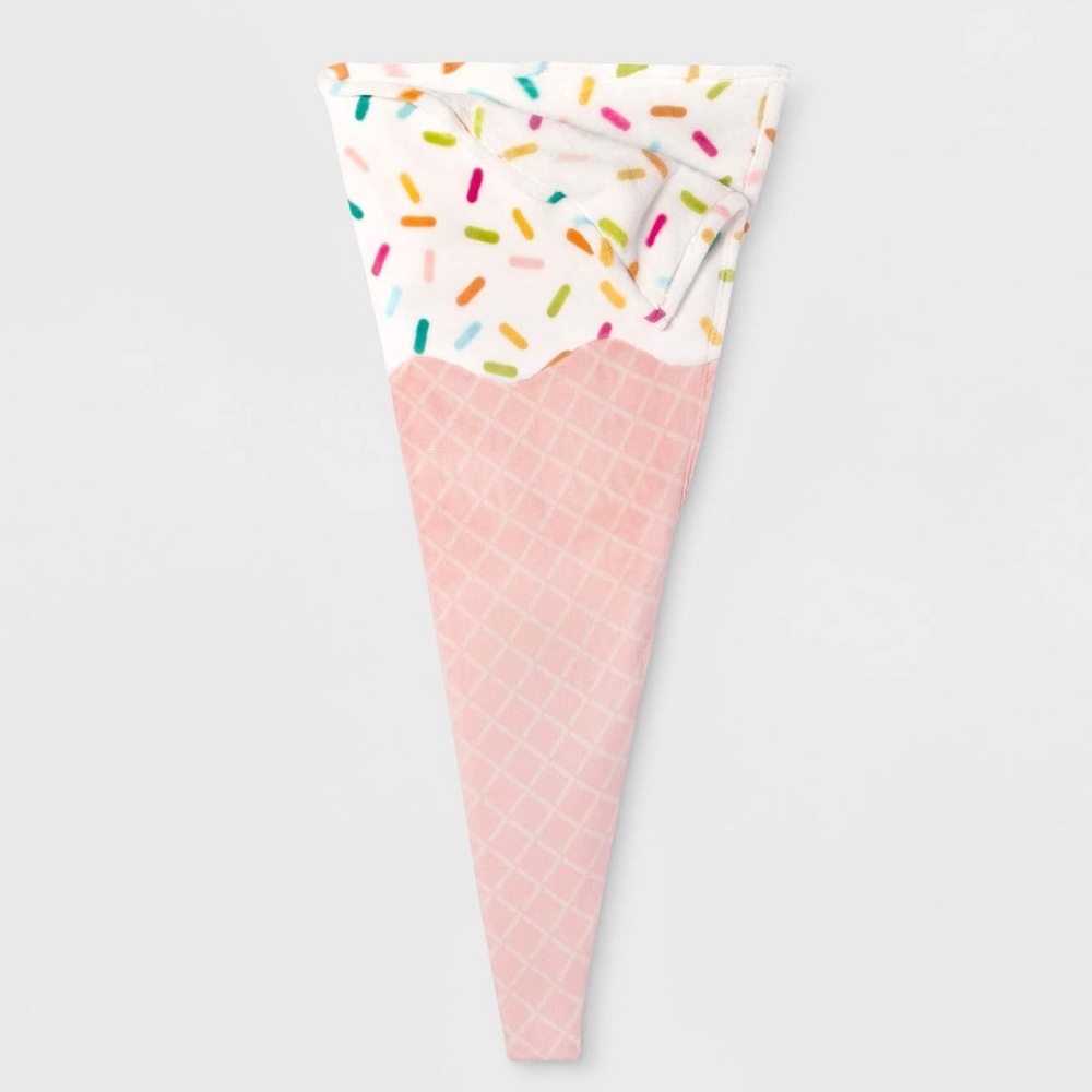 Pillowfort Ice Cream 🍦 Tail Blanket - so soft!